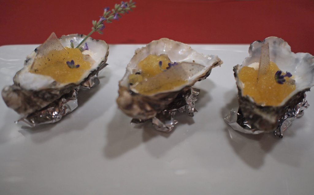 Oesters met passievrucht en lavendel