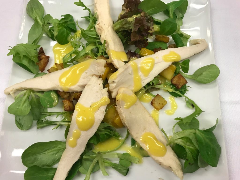 Salade van kipfilet en mango