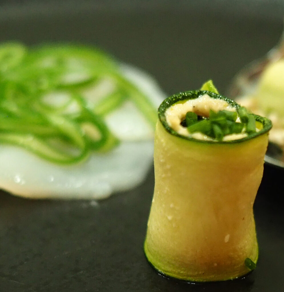 Courgetterolletje met cashewcrème