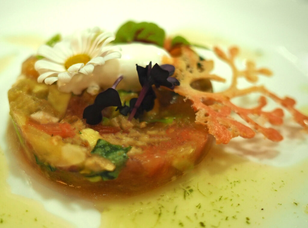 Burrata, tomatensalade, avocado