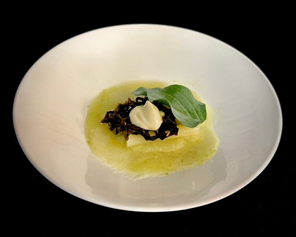 Koolrabiceviche met witte asperges
