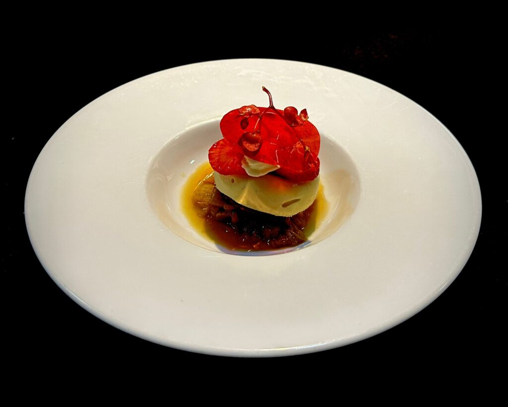 Geroosterde rabarber, vanillebavarois, sorbet van geitenkaas